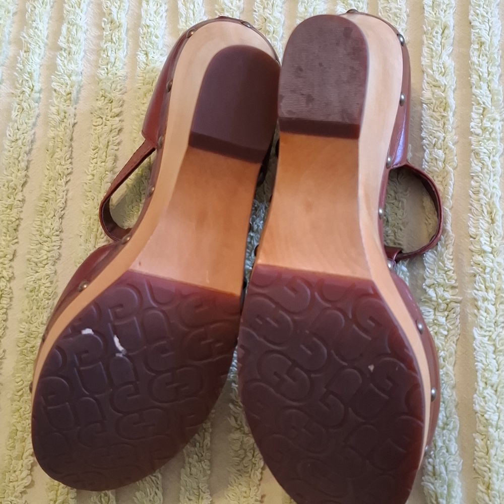 Ugg Australia sz 10, Christie clog wedge. T-strap. Sheepskin toe - Picture 10 of 11